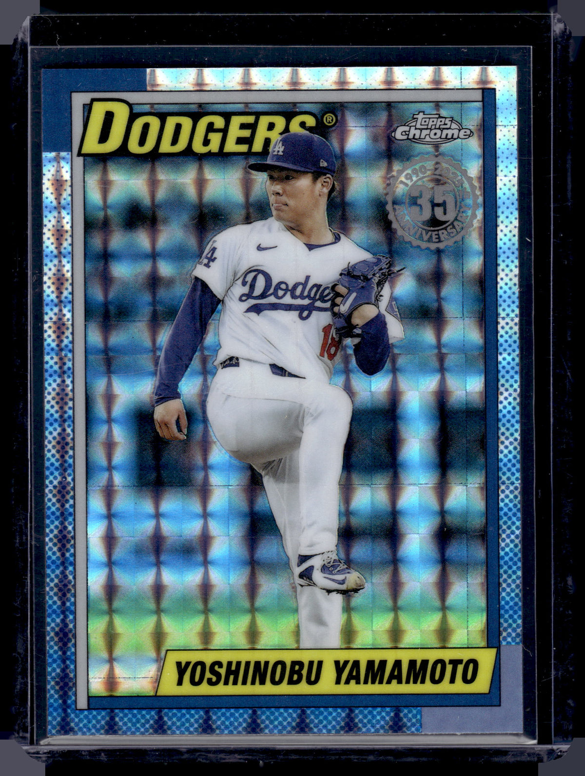 HL-P01 2025 Topps Chrome Yoshinobu Yamamoto #90CU-14 Geometric Refractor